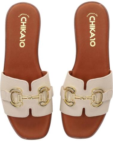 CHIKA10 MARKES 5592 FLACHE SANDALEN EIS MIT GOLDSCHNALLE HIELO-SNOW
