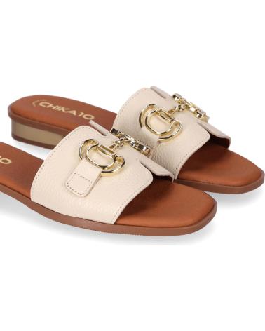 CHIKA10 MARKES 5592 FLACHE SANDALEN EIS MIT GOLDSCHNALLE HIELO-SNOW