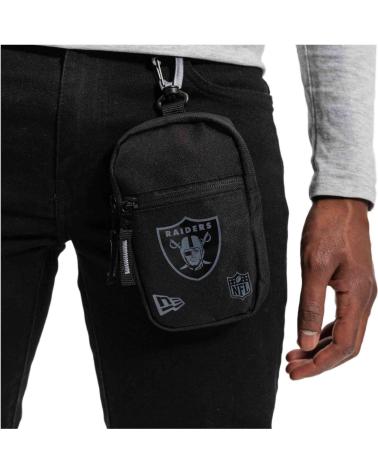 BOLSA DE OMBRO MINI NEW ERA RAIDERS PRETA