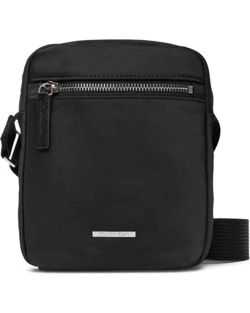 CALVIN KLEIN BANDOLERA SLEEK NYLON REPORTER NEGRO