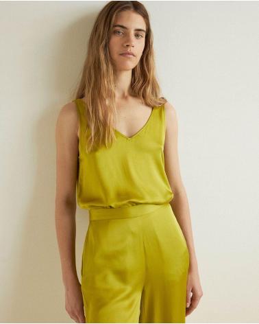YERSE AMBER YELLOW FLUID SATIN TOP AMARILLO