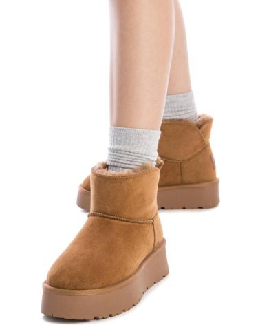 BOTIM BAIXO XTI 142197 FEMININO CAMEL COM PLATAFORMA E FORRO INTERIOR CAMEL