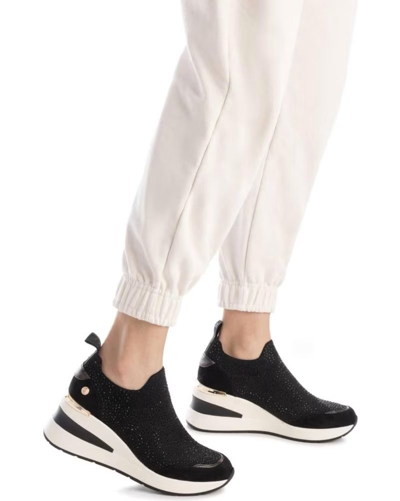 Startseite-XTI-144385-NEGRO