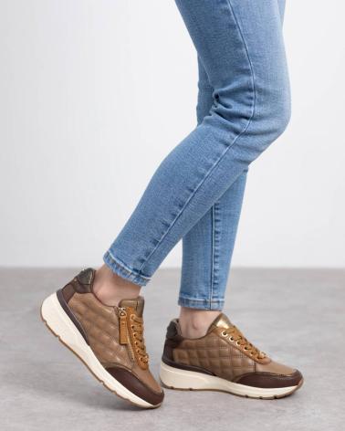 Inicio-CARMELA-ZAPATILLAS CASUAL CARMELA 161954 MARRÓN CON CREMALLERA DECORATIVA-MARRON