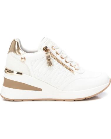 ZAPATILLAS CASUAL XTI 143071 BLANCAS CON DETALLES DORADOS BLANCO