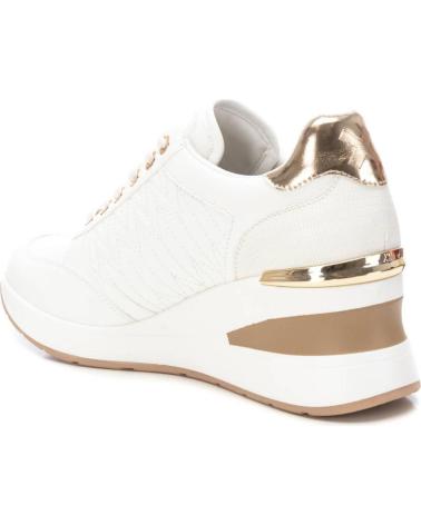 ZAPATILLAS CASUAL XTI 143071 BLANCAS CON DETALLES DORADOS BLANCO