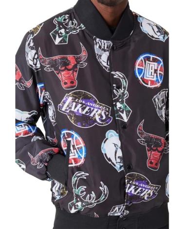 GIACCA BOMBER NEW ERA NBA ALL-OVER PRINT TEAM LOGO NERA DA UOMO NEGRO2