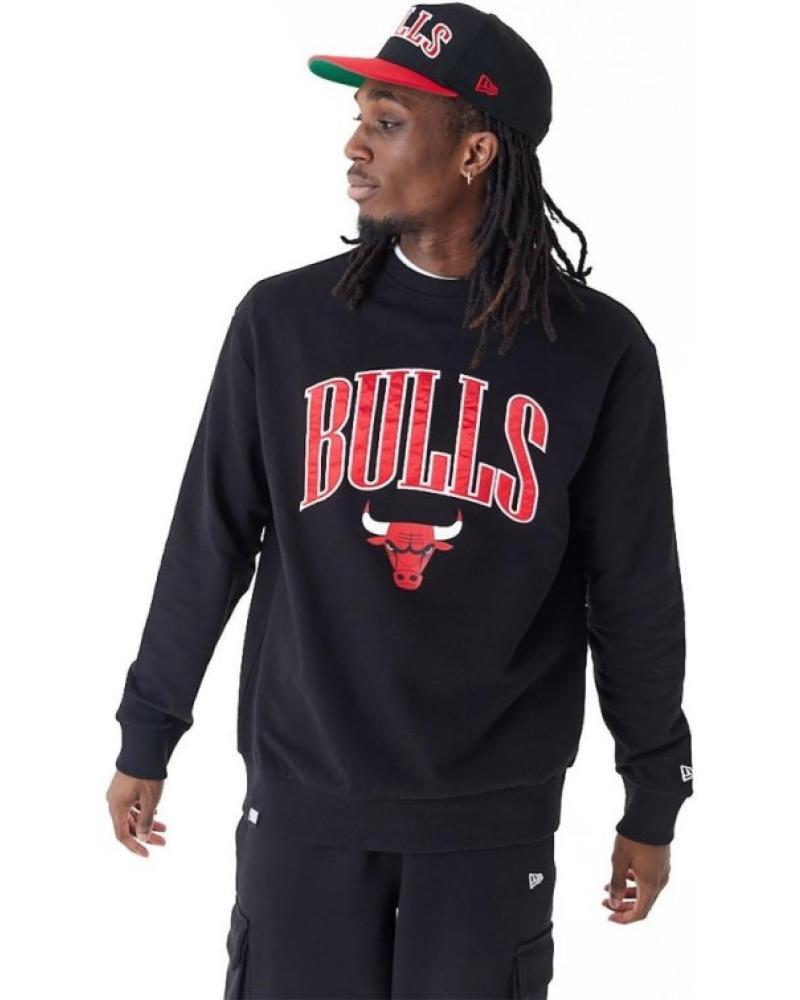 SUDADERA NEW ERA BULLS APPLIQUE CREW CHIBUL NEGRA NEGRO