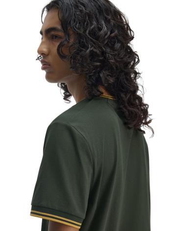 FRED PERRY CAMISETA -AMARILLA RIBETED NECK TEE VERDE