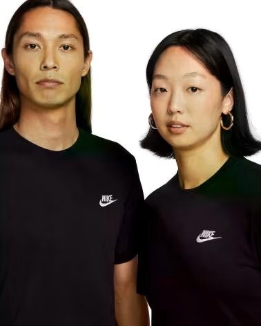 CAMISETA NIKE SPORTSWEAR CLUB AR4997 NEGRO