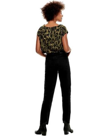 BLUSA ESTAMPADA ONLY 15161116 CON DISEÑO ANIMAL PRINT VERDE VERDE