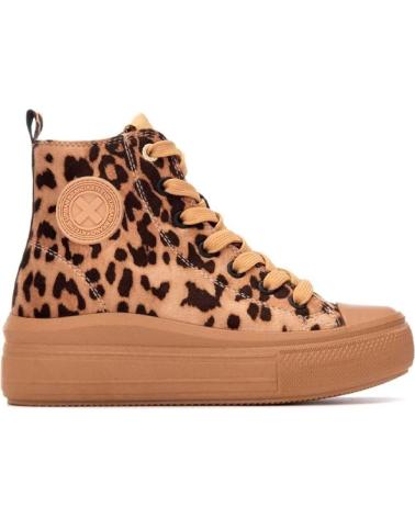 BOTAS XTI ESTILO BOA CON CORDONES Y ANIMAL PRINT MARRÓN MARRóN