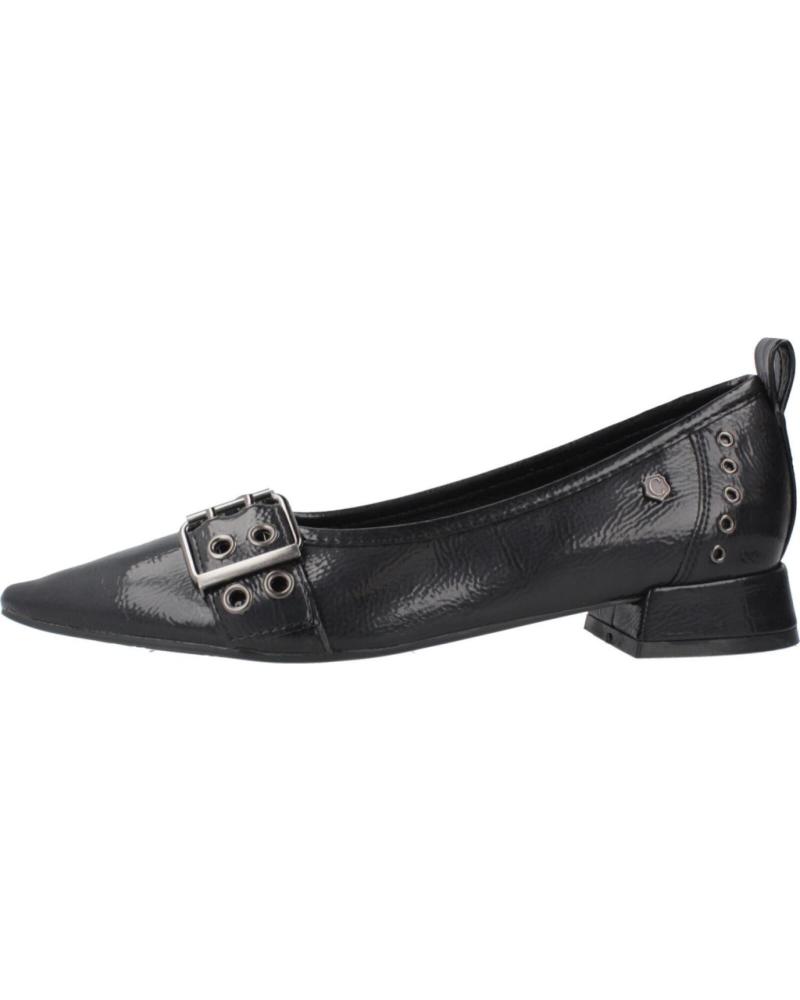 CARMELA 162709C - SABRINAS PRETAS DE BICO FINO COM FIVELA NEGRO