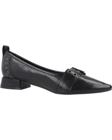 CARMELA 162709C - SABRINAS PRETAS DE BICO FINO COM FIVELA NEGRO
