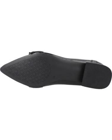 CARMELA 162709C - SABRINAS PRETAS DE BICO FINO COM FIVELA NEGRO