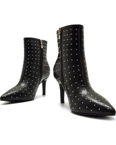 BOTINES MARIA MARE 63636 NEGROS CON TACHUELAS Y TACÓN FINO NEGRO