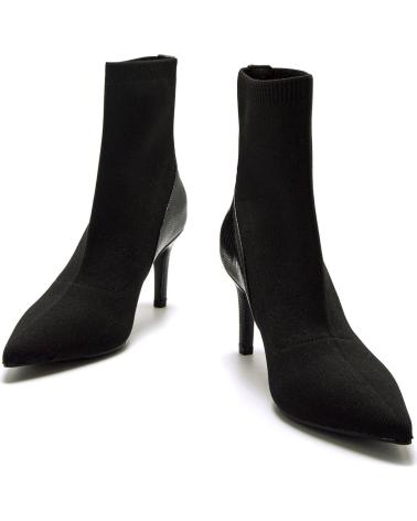 BOTINES MARIA MARE 63640 NEGROS DE TEJIDO ELÁSTICO CON TACÓN FINO NEGRO