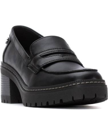 MOCASSINS XTI 144457 PRETOS COM SALTO E SOLA TRATORADA NEGRO