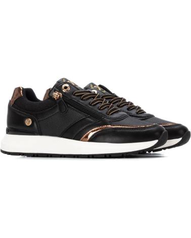 XTI 144183 ZAPATILLAS URBANAS NEGRAS CON DETALLES DORADOS NEGRO