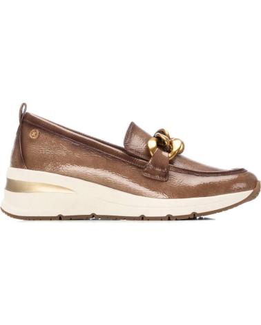 MOCASSIM XTI 144224 BEGE COM CORRENTE DOURADA E PLATAFORMA DESPORTIVA BEIGE