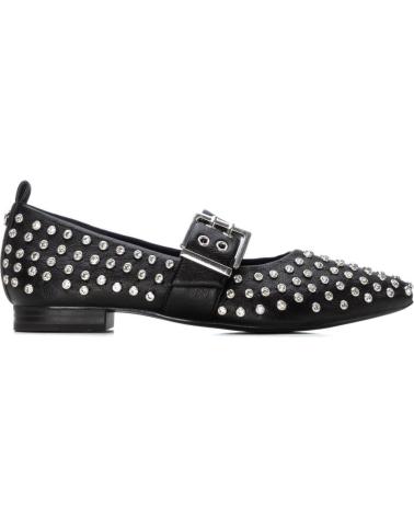 MOCASSINS XTI 144264 PRETOS COM TACHAS E FIVELA NEGRO