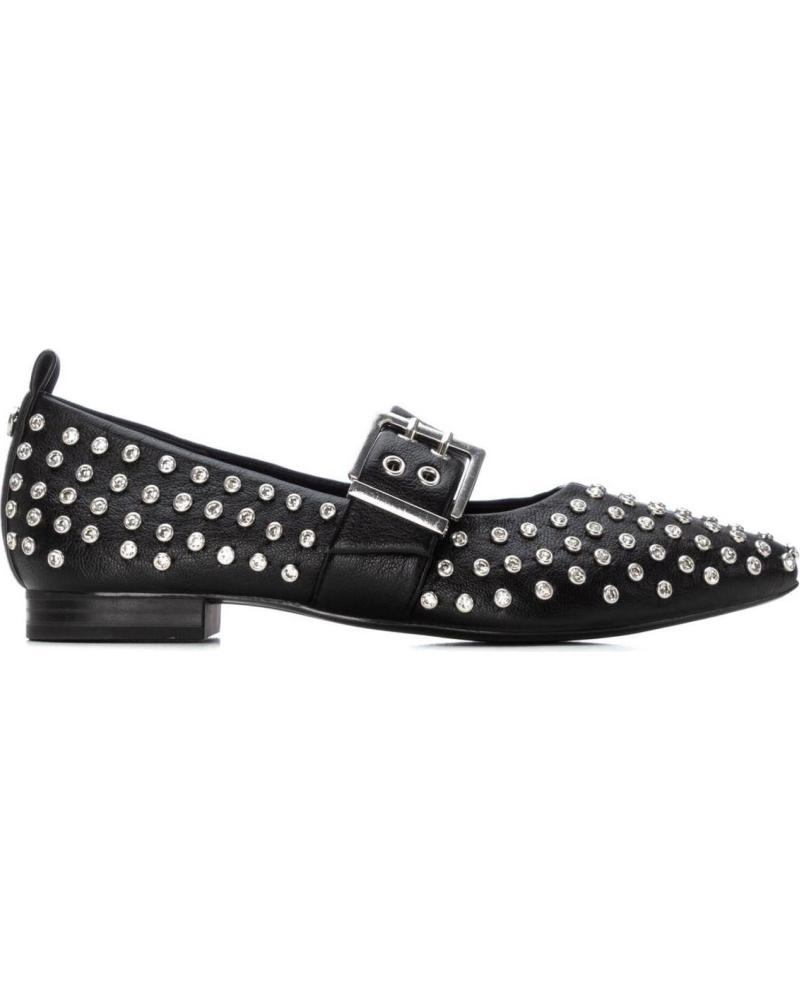 MOCASSINS XTI 144264 PRETOS COM TACHAS E FIVELA NEGRO