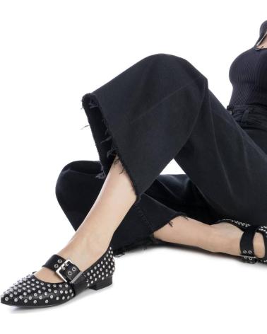 MOCASSINS XTI 144264 PRETOS COM TACHAS E FIVELA NEGRO