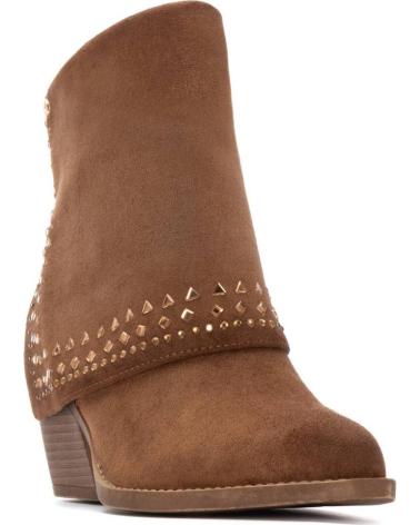 BOTA DE TORNOZELO XTI 144464 CAMEL COM TACHAS CAMEL