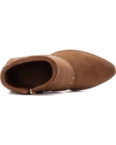 BOTA DE TORNOZELO XTI 144464 CAMEL COM TACHAS CAMEL