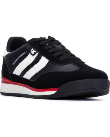 ZAPATILLAS CASUAL XTI 144587 NEGRAS CON DETALLES BLANCOS Y ROJOS NEGRO