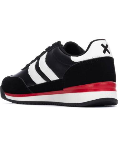 ZAPATILLAS CASUAL XTI 144587 NEGRAS CON DETALLES BLANCOS Y ROJOS NEGRO