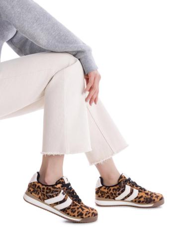 ZAPATILLAS XTI 144588 CON ESTAMPADO LEOPARDO Y DETALLES BLANCOS LEOPARDO
