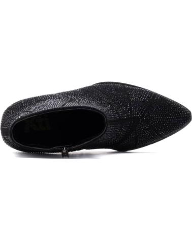 BOTA DE TORNOZELO XTI 144670 PRETA COM SALTO BLOCO NEGRO