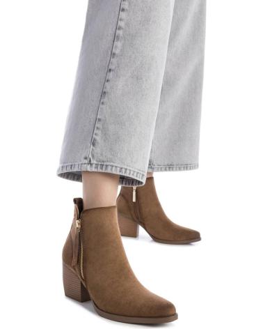BOTA DE CANO CURTO REFRESH 173015 COM ZÍPER E BORLA TAUPE TAUPE