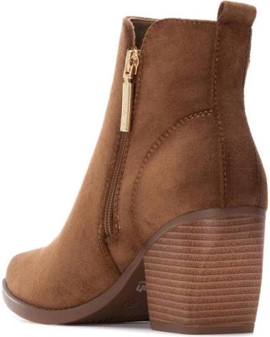 BOTA DE CANO CURTO REFRESH 173015 COM ZÍPER E BORLA TAUPE TAUPE