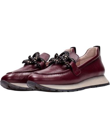 HISPANITAS HI254238 - MOCASSIM BORGONHA COM ADORNO DE CORRENTE E SOLA DESPORTIVA ROJO