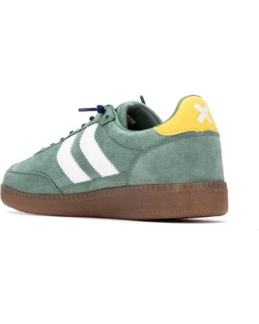 XTI SAPATILHAS CASUAIS 14416904 VERDE COM LISTRAS BRANCAS, DETALHE AMARELO E SOLA CARAMELO VERDE