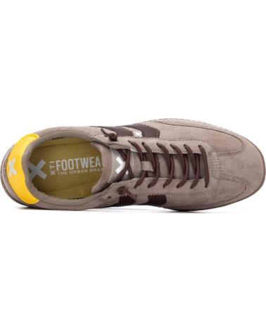 XTI BASKETS CASUAL 14416909 TAUPE AVEC RAYURES MARRON ET DÉTAIL JAUNE MARRóN