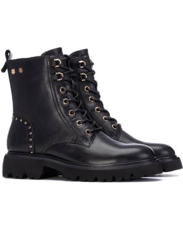 BOTÍN MILITAR CARMELA 162690 NEGRO CON TACHUELAS Y CORDONES NEGRO