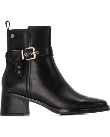 CARMELA 162541 BOTÍN NEGRO CON HEBILLA DORADA NEGRO