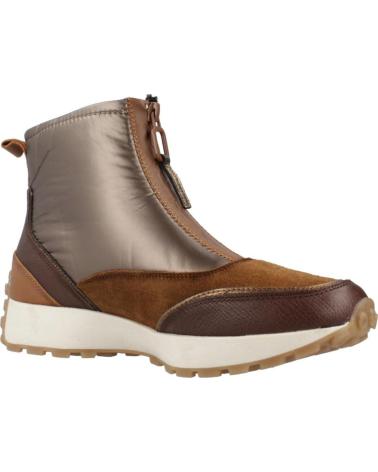 CARMELA ZAPATILLAS MUJER MODELO 16199501C COLOR MARRON CAMEL
