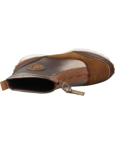 CARMELA ZAPATILLAS MUJER MODELO 16199501C COLOR MARRON CAMEL