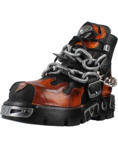 BOTINES NEW ROCK MODELO M1495 C1 NEGROS CON LLAMAS Y CADENA NEGRO