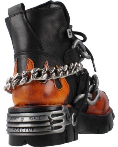 BOTINES NEW ROCK MODELO M1495 C1 NEGROS CON LLAMAS Y CADENA NEGRO