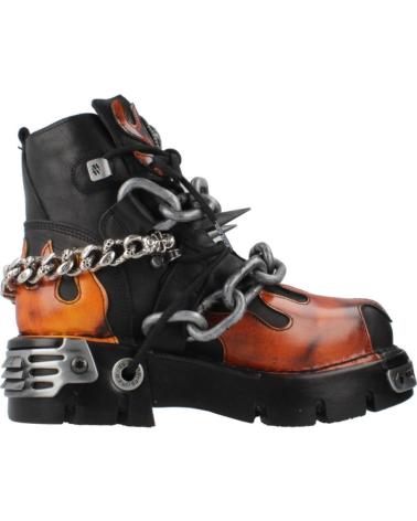 BOTINES NEW ROCK MODELO M1495 C1 NEGROS CON LLAMAS Y CADENA NEGRO