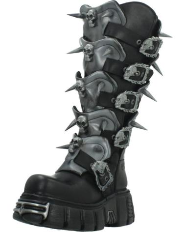 BOTAS NEW ROCK M760 C1 NEGRAS CON CALAVERAS, TACHUELAS Y PLATAFORMA NEGRO