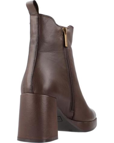 CARMELA BOTINES MUJER MODELO 16184802C COLOR  MARRON