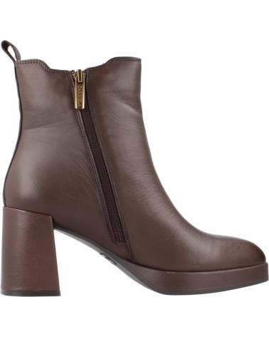 CARMELA BOTINES MUJER MODELO 16184802C COLOR  MARRON