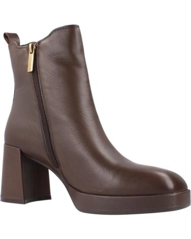 CARMELA BOTINES MUJER MODELO 16184802C COLOR  MARRON