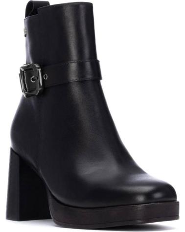 BOTAS CARMELA 162533 NEGRAS DE TACÓN CON HEBILLA NEGRO